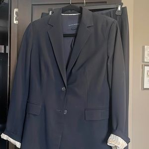 Banana Republic Women’s navy blue pants suit.